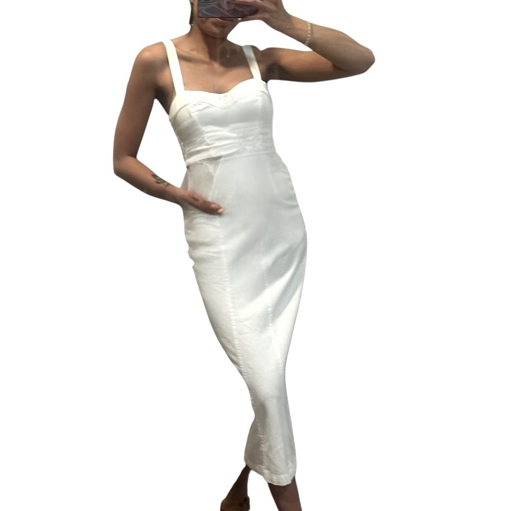 ❌𝐒𝐎𝐋𝐃❌🤍𝐘𝐎𝐔𝐍𝐆 𝐅𝐀𝐁𝐔𝐋𝐎𝐔𝐒 & 𝐁𝐑𝐎𝐊𝐄 White denim midi dress - Picture 4 of 5
